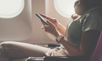 Pasagerii companiilor aeriene din Europa vor putea vorbi la telefon în timpul zborului