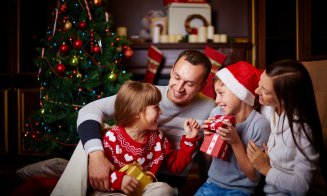 Chiar dacă e criză, 76% dintre români au bani pentru toate cadourile de Crăciun. O treime stă acasă de sărbători