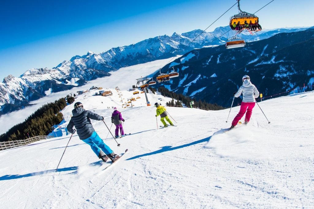 Începe boicotul! Ministrul Turismului le-a transmis românilor să nu mai meargă la schi în Austria