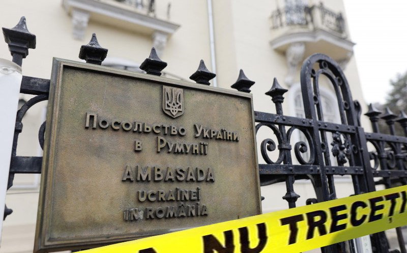 OCHI DE ANIMALE, în plicurile suspecte trimise la ambasada Ucrainei din București