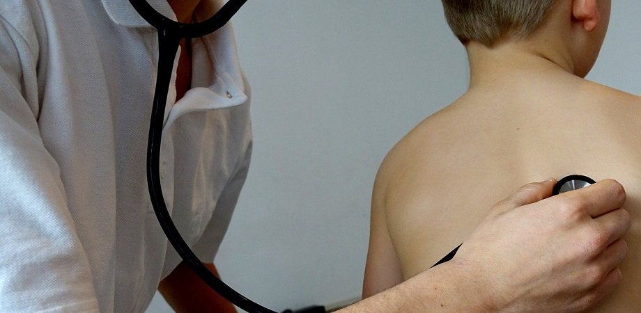 Ministerul Sănătăţii a deschis zeci de centre de evaluare pediatrică. La Cluj e unul singur și e deschis doar 3 ore pe zi