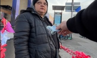 Omenia răsplătită la Cluj. Gest generos al unei vânzătoare de lângă Iulius Mall: „Nu-s cerșetoare. Am muncit o lună pentru botele astea”