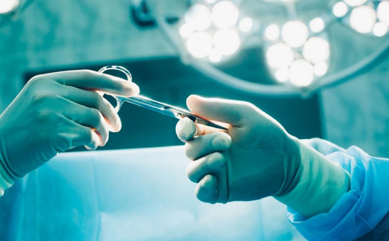 Doi tineri salvați într-o singură zi, la Cluj, prin transplant renal de la un donator copil
