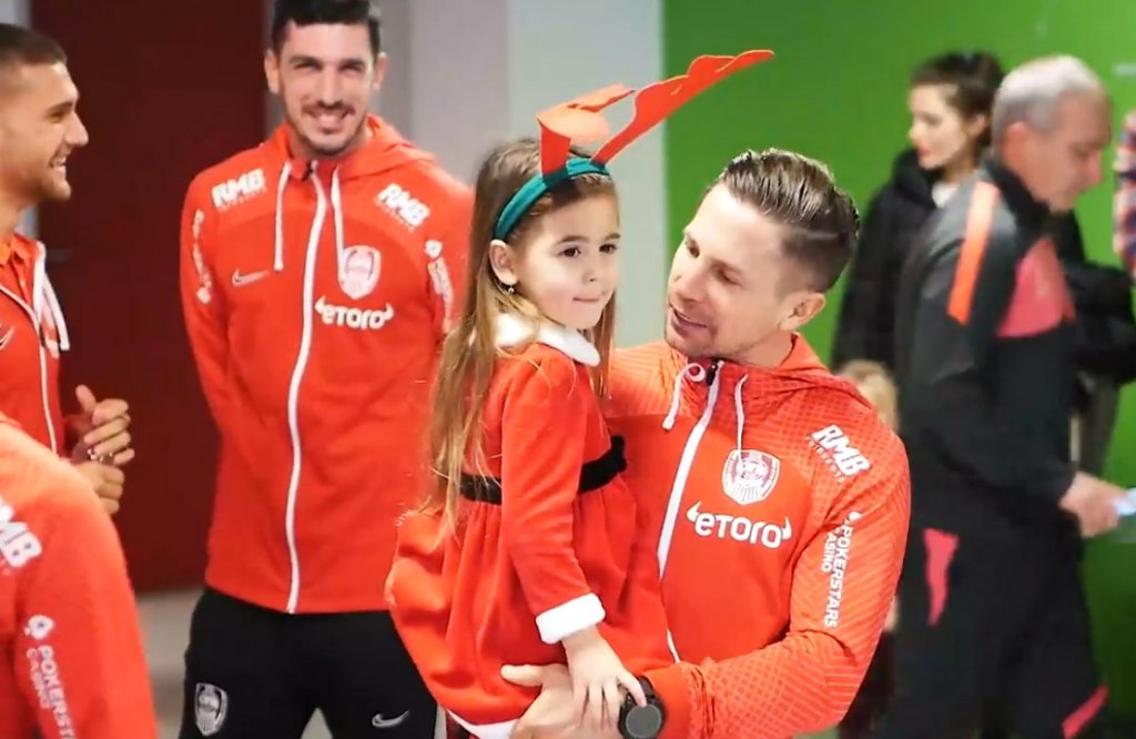 CFR Cluj împreună cu NTT DATA Romania au împărţit autografe şi cadouri fanilor juniori