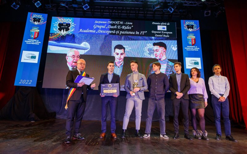 Elevii care au creat primul network de dockless e-bike sharing din ţară, premiați la Gala "10 pentru Cluj"