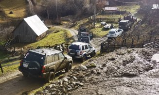 Cadourile de la Moșu' trimise în Apuseni cu "renii 4x4" de la CERT Transilvania au ajuns la destinatari