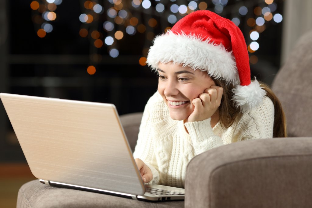 Românii sunt comozi de sărbători. 1 din 2 cumpără online
