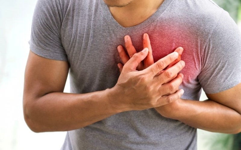 Sfaturi de la medici: Cum procedezi dacă ești singur și faci infarct