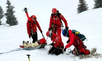 6 ucraineni au trecut frontiera şi s-au pierdut în Munţii Maramureşului. Salvatorii: Risc de avalanşă. Unul a căzut într-o prăpastie