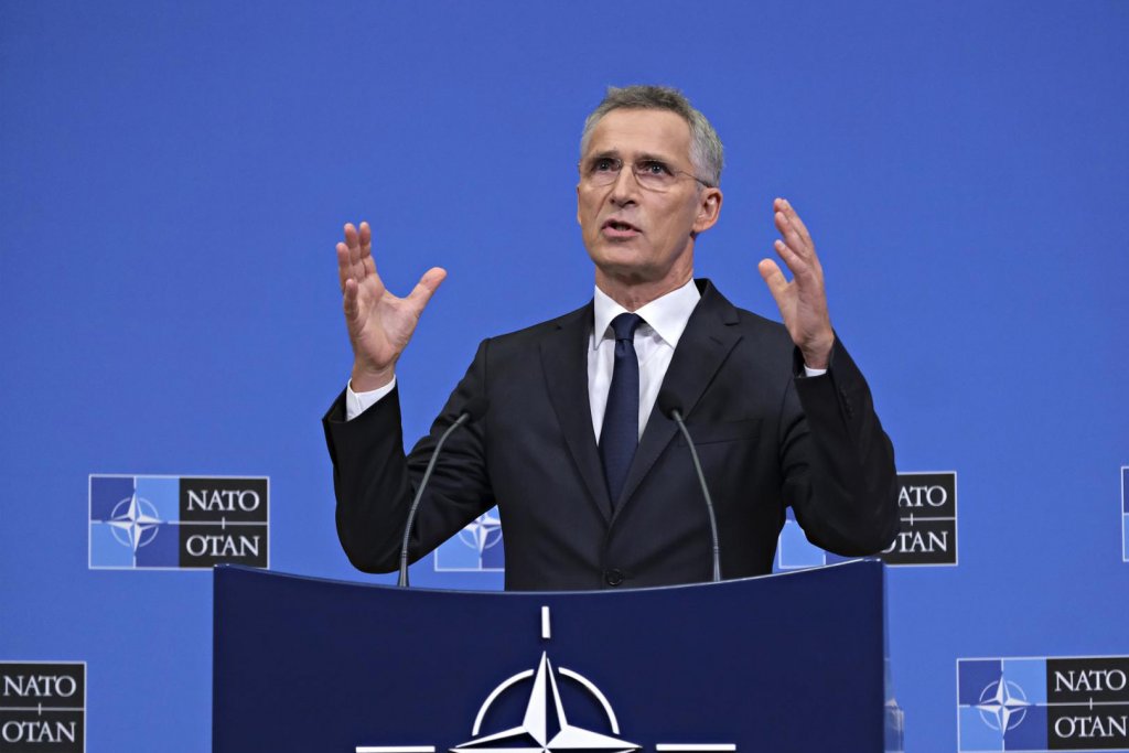 Secretarul general NATO cere noi livrări de arme pentru Ucraina
