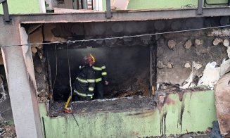Incendiu pornit de la un televizor în Dezmir. O femeie a avut nevoie de îngrijiri medicale