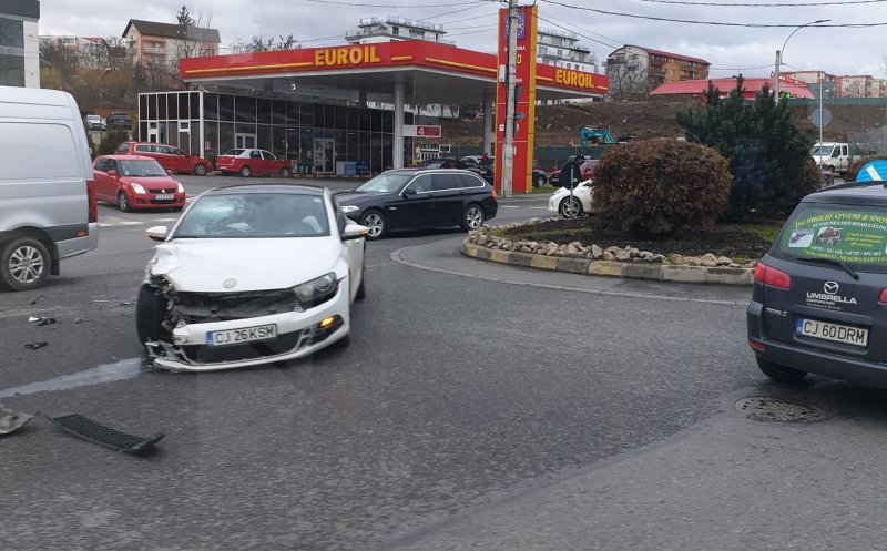 Accident pe strada Observatorului. Intersecția este blocată