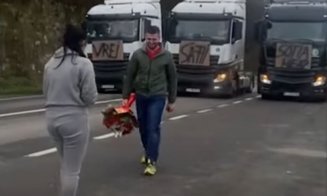 INEDIT: Un șofer a blocat un drum din Cluj pentru a-și cere iubita în căsătorie