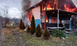 Incendiu la o casă din Cluj. Intervin pompierii