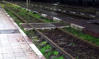 Adolescent călcat de tren. I-a fost retezat un picior, iar martorii spun că avea căşti pe urechi