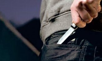 Tânăr de 20 de ani arestat după ce a amenințat o femeie cu un cuțit