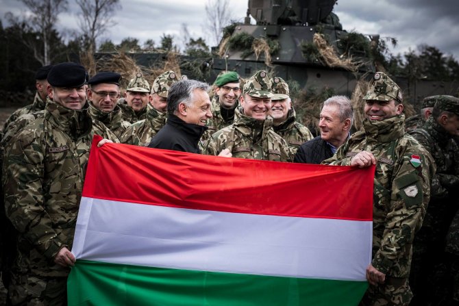 Viktor Orban face „curățenie” în armata Ungariei. 170 de ofiţeri pro-NATO, eliberaţi din funcţie