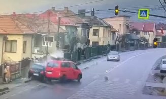 Filmul accidentului din Baciu, de la trecerea de pietoni. O femeie, la doi pași de a fi strivită pe trotuar