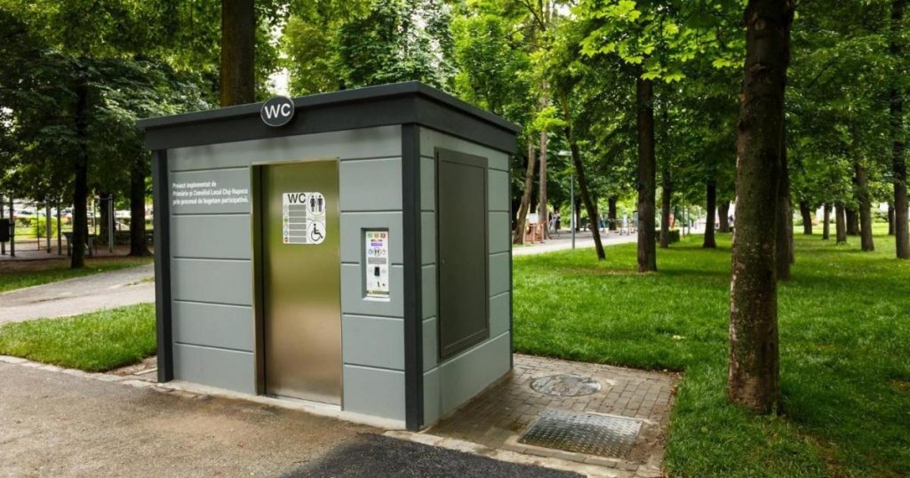Primăria Cluj continuă să cumpere toalete publice la preţ de garsonieră