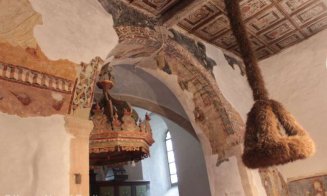 Picturi murale vechi de peste 700 de ani şi o şarpantă din lemn din 1319, descoperite într-o biserică din Cluj
