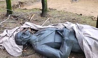 Indignare la Cluj-Napoca: Statuia lui Iuliu Maniu a fost trântită printre gunoaie / Reacţia primarului Emil Boc