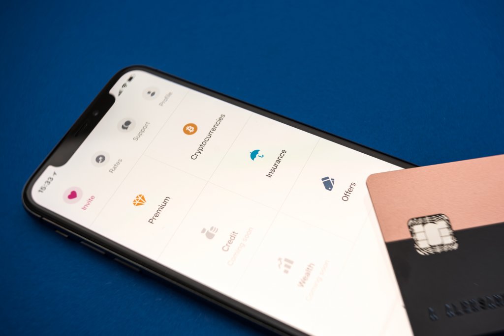 Revolut: Românii au făcut 203 milioane de tranzacții anul trecut. Pe ce au cheltuit banii