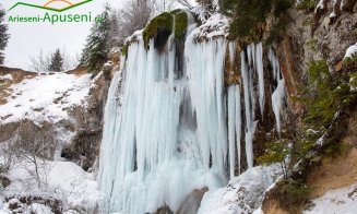 Cascadă impresionantă din Apuseni, îmbrăcată în gheață! Este la doar 130 km de Cluj-Napoca