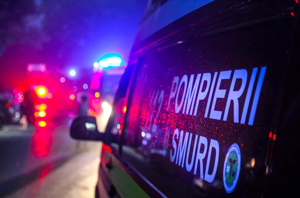 ACCIDENT în Câmpia Turzii cu 3 mașini implicate, produs de un şofer de 19 ani. 2 victime au ajuns la spital