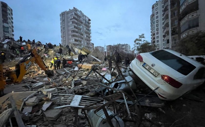 Imagini APOCALIPTICE, după cutremurele din Turcia și Siria: Clădiri prăbușite, morți, răniți și oameni prinși sub dărâmături