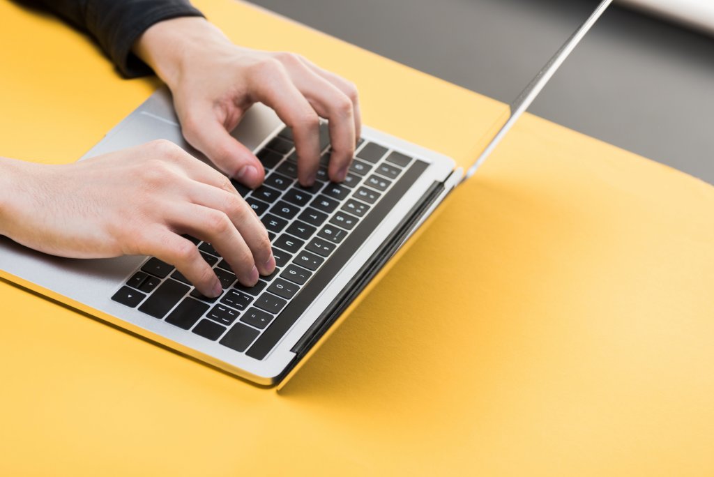 Cum ne protejăm pe internet. 10 sfaturi pentru a fi în siguranță în mediul online