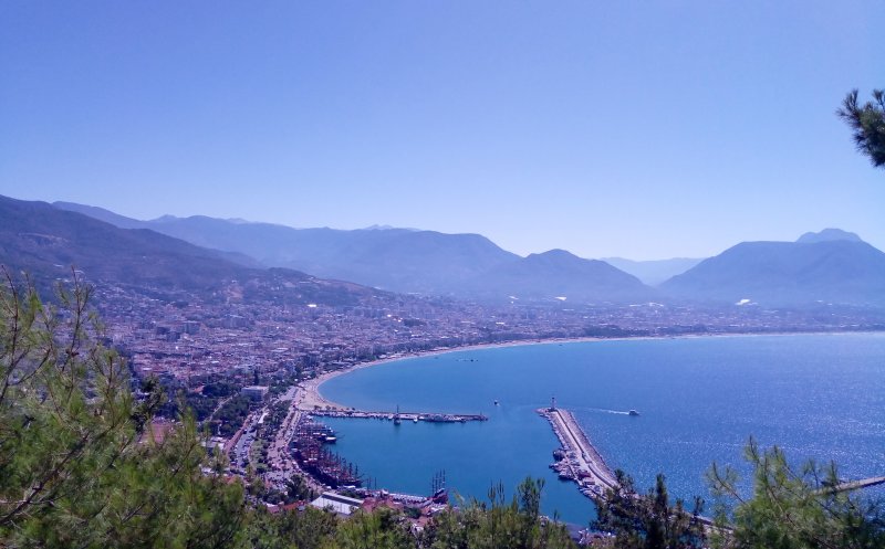 Hotelurile din Antalya, Alanya, Marmaris, Bodrum, Izmir și Cappadocia și-au deschis ușile pentru cei evacuaţi din zonele afectate de cutremur