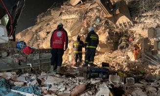 Cutremur Turcia: Un echipaj din România a salvat o femeie de sub dărâmături