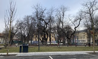 Parcul din spatele Teatrului Național, pe ultima sută de metri. Cum arată cu copaci noi, bănci și jocuri de copii