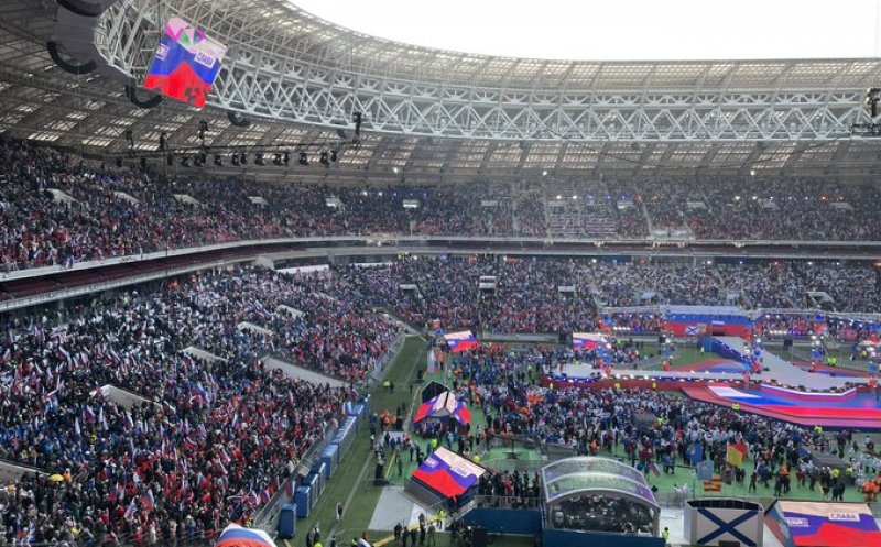 Putin a venit la marele miting-concert de la Moscova, dar a stat foarte puţin