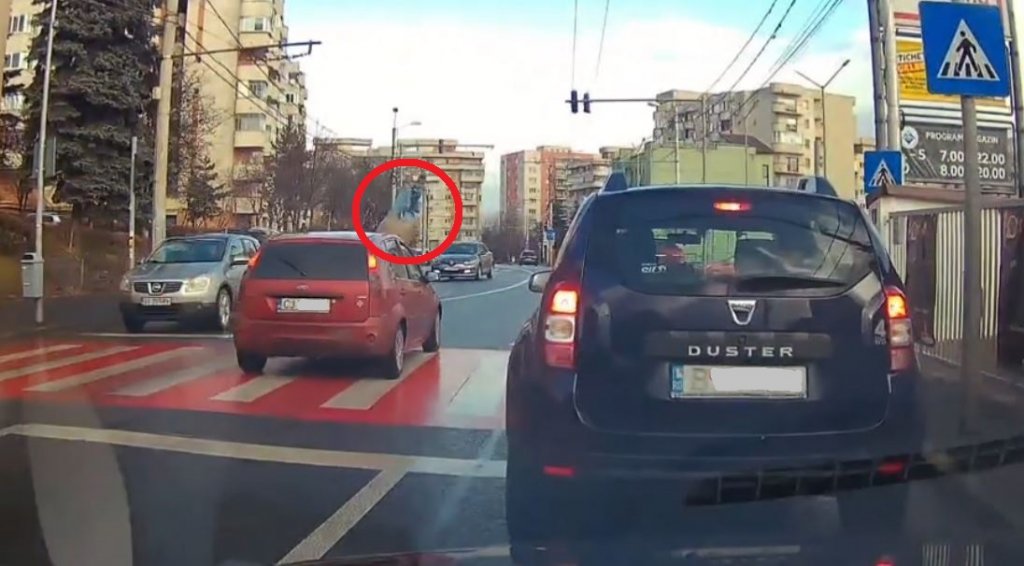 Accident în Mănăștur: Pieton izbit în PLIN pe trecere. Atenție, imagini care vă pot afecta emoțional!
