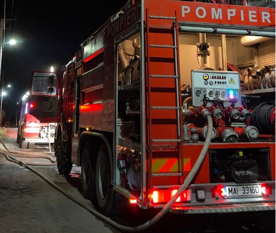 Incendiu într-un apartament din Iris. Vecinii s-au autoevacuat/ Bărbat cu arsuri, scos din locuință și resuscitat