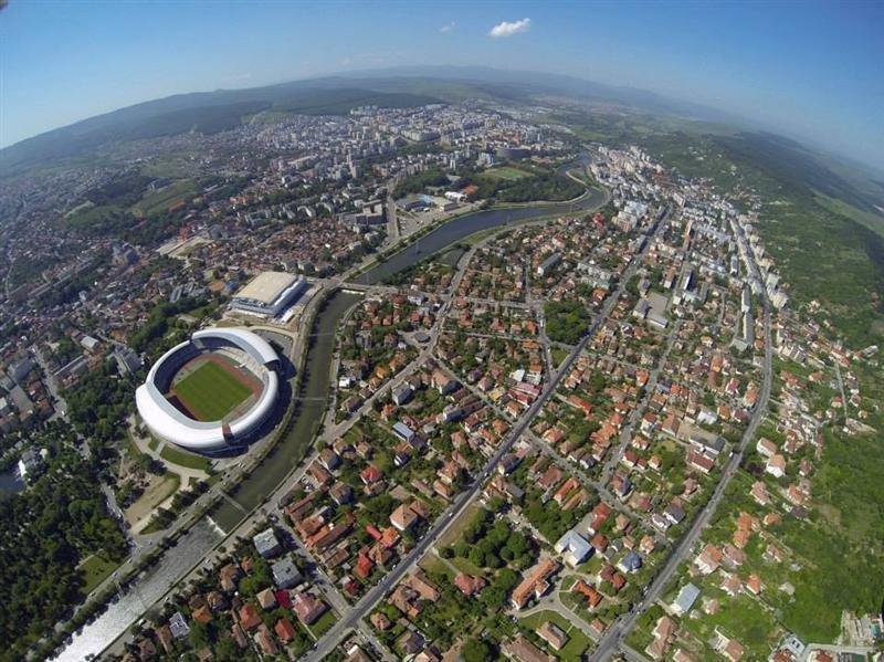 Chiriile din Cluj și-au domolit prețurile în ultimele luni, după o scumpire de 150 euro în ultimul an. Garsonierele s-au ieftinit cel mai mult