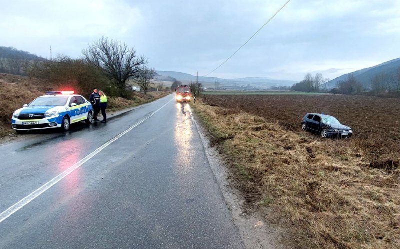 ACCIDENT în judeţul Cluj: Au ajuns cu maşina pe arătură