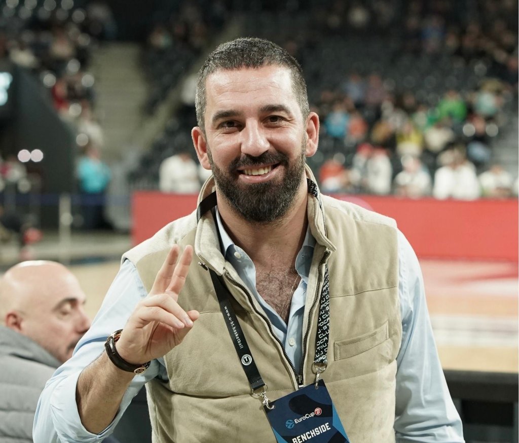 Prezență surpiză în BT Arena. Un fost jucător al Barcelonei i-a urmărit pe "studenți"