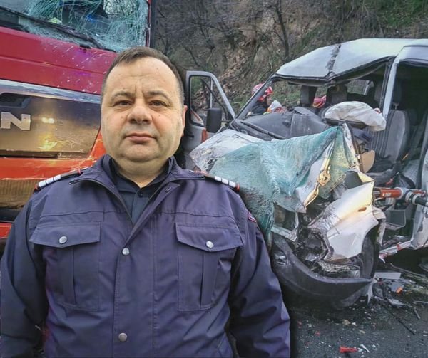 Erou în timpul liber. Pompierul Cătălin a ajuns primul la accidentul mortal de pe Cluj-Oradea: „De ce plânge tati?” / „Datorită ție cinci oameni trăiesc!”