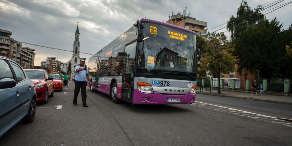 Controale de amploare în autobuzele din Cluj. Polițiștii au „vânat” hoții de buzunare. Cum vă feriți de tâlhari
