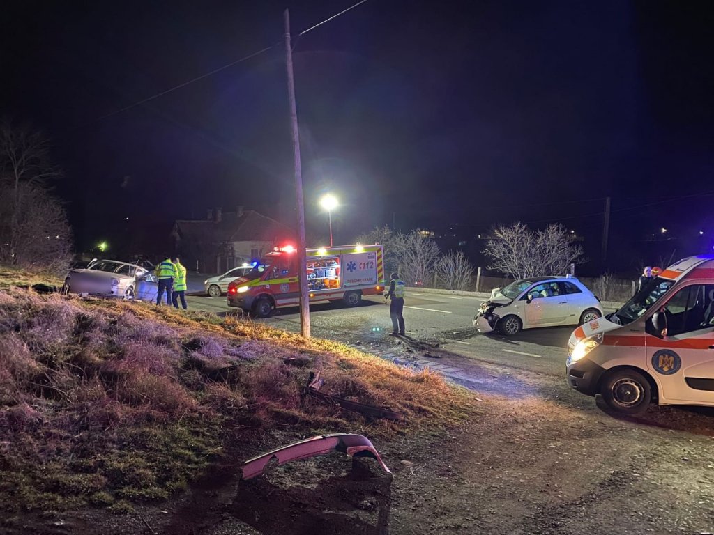 Accident violent într-o comună din Cluj. Un barbat și o tânără, transportați la spital