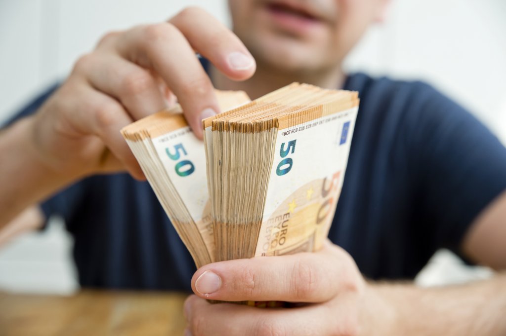 Câți milionari are România. Țara domină topul bogaților din regiune