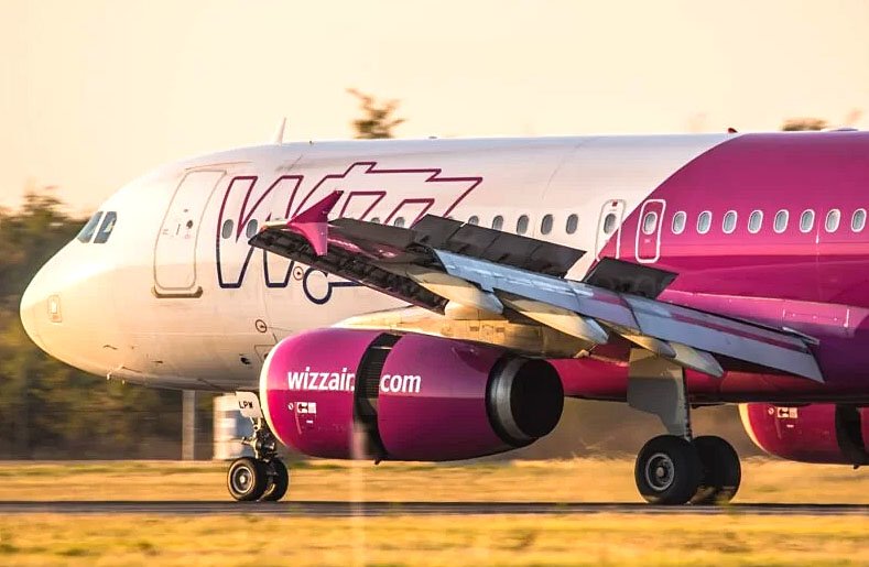 2 avioane Wizz Air s-au ciocnit la sol, pe Aeroportul Suceava