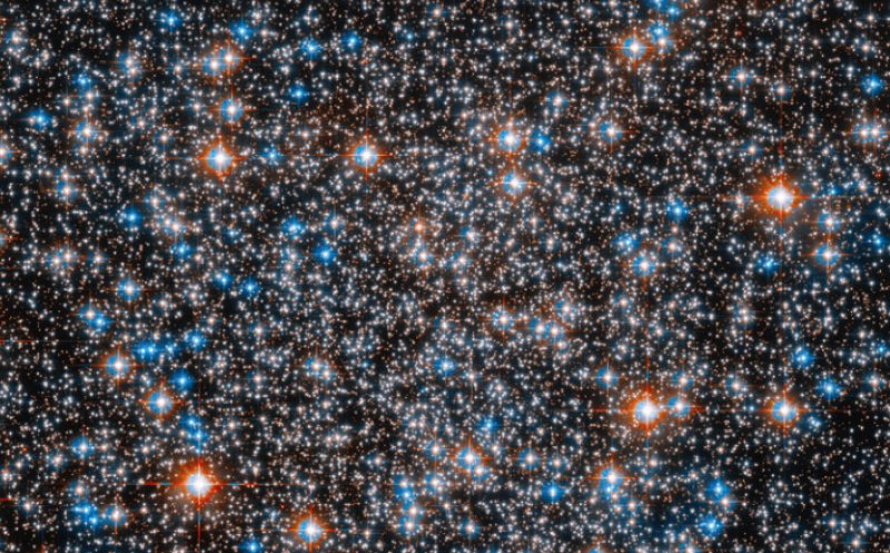 Hubble surprinde o imagine spectaculoasă cu un cluster globular aflat la 20.000 de ani lumină distanță