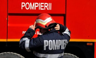 INCENDIU la acoperişul unei case cu etaj din judeţul Cluj