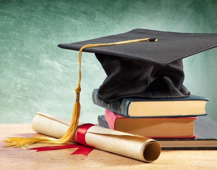 Diplomele de Bacalaureat 2023 pot fi eliberate de școli înainte de afișarea rezultatelor finale
