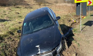 ACCIDENT în Cluj: Cu bolidul pe arătură