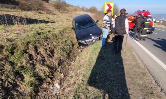 ACCIDENT în Cluj: Cu bolidul pe arătură