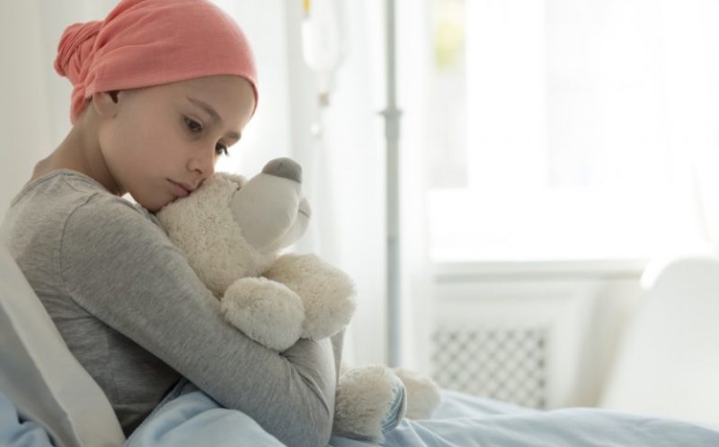 "Capul sus!", campanie dedicată fetițelor și adolescentelor care şi-au pierdut părul după chimioterapie. Se strâng fonduri pentru peruci